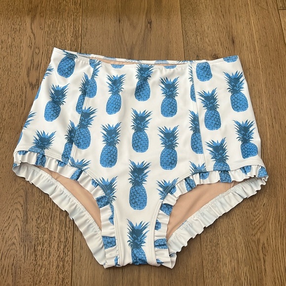 Kortni jeane “All Ruffled Up” Woman’s Swim Bottoms - Picture 1 of 2